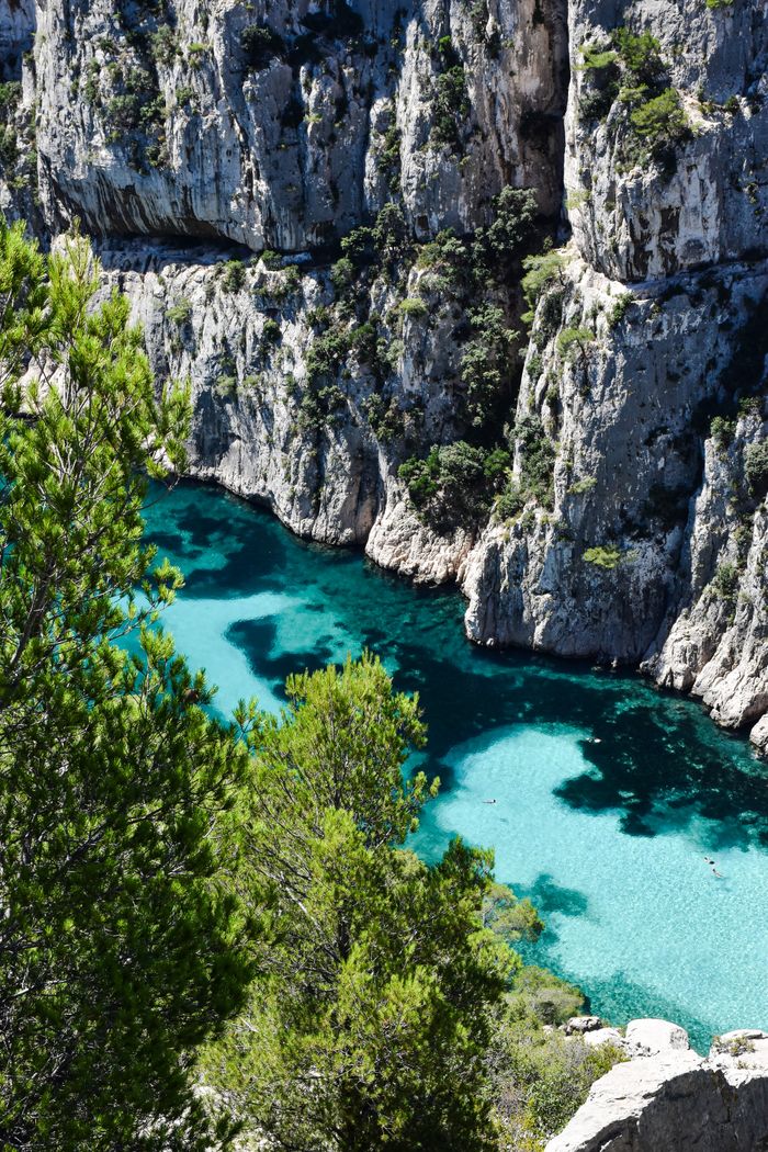 services-04 Experience the breathtaking turquoise waters of Calanque d'En-Vau in Provence.
