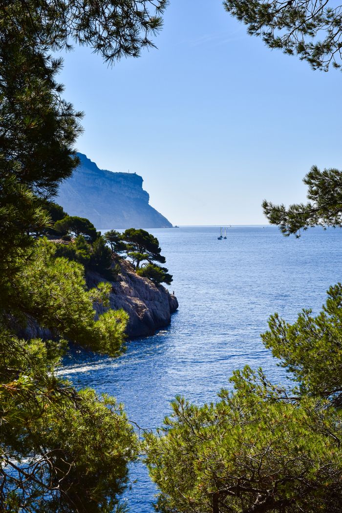 services-02 Beautiful coastal landscape of the Calanques in Provence-Alpes-Côte d'Azur, France with clear blue sea and rocky cliffs.
